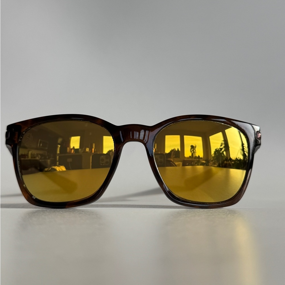 Oakley Ojector OO9018 Sunglasses – Tortoise Frame, Gold Mirror Lenses, Case